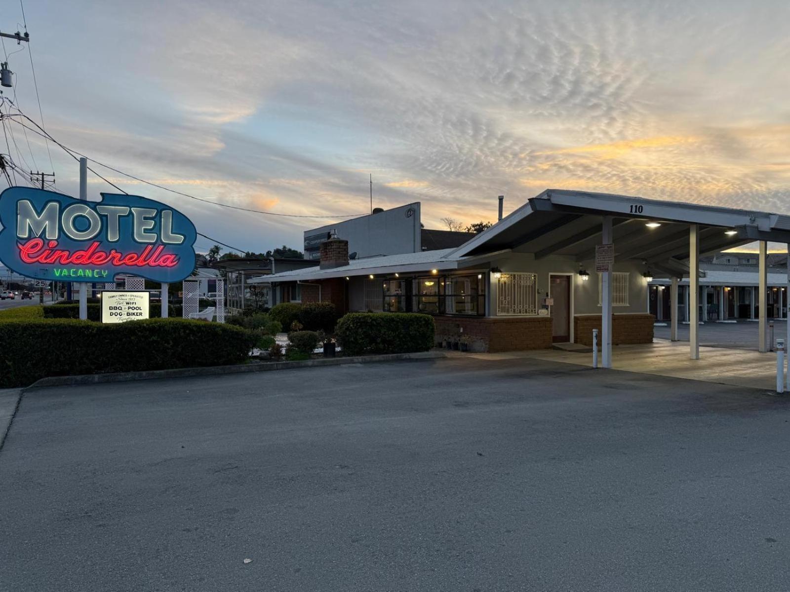 Cinderella Motel Холлистер Экстерьер фото