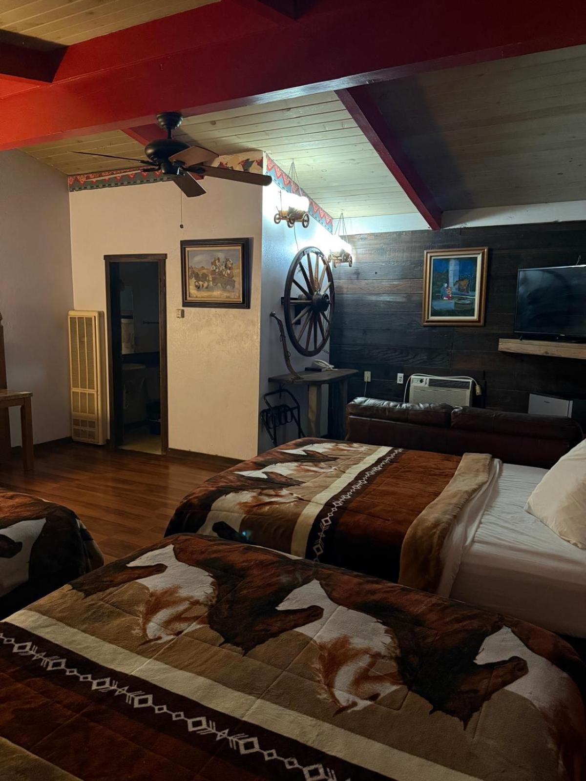 Cinderella Motel Холлистер Экстерьер фото