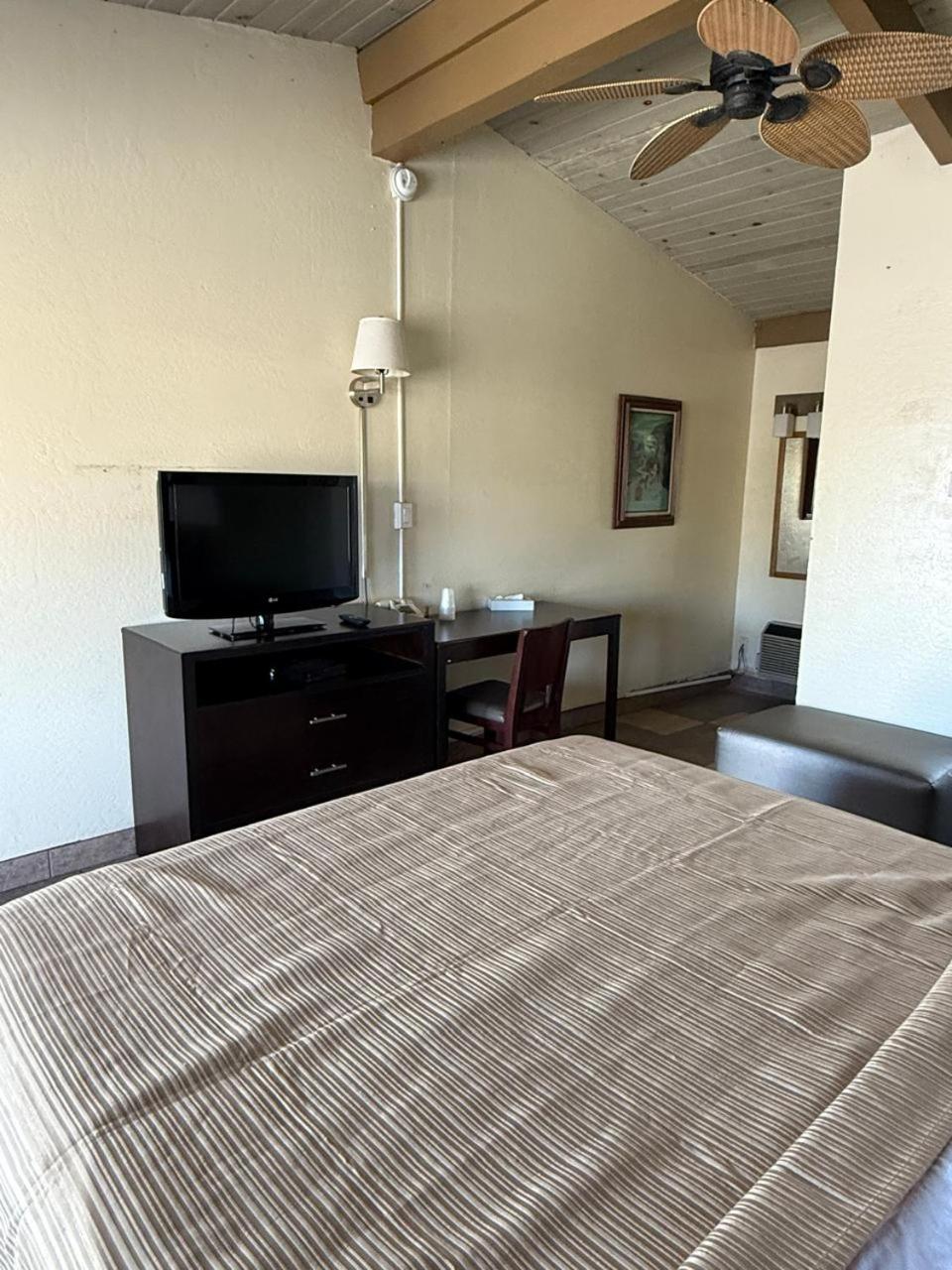 Cinderella Motel Холлистер Экстерьер фото